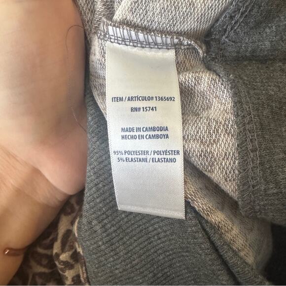 NEW Splendid Women's 2 Piece Pajama Set (Lively Leopard, Small) - Picture 4 of 5